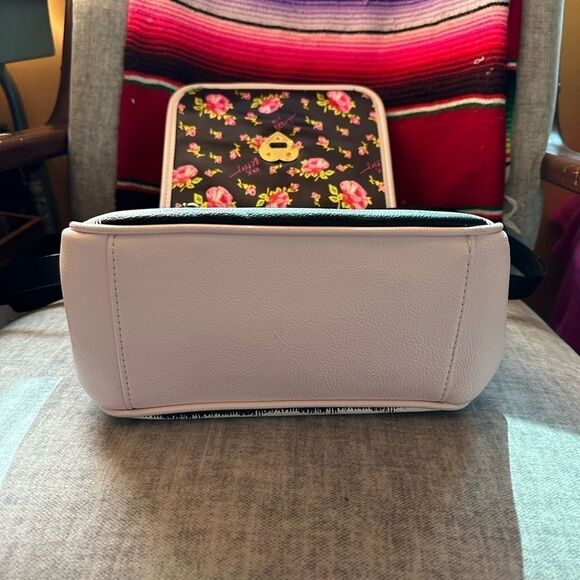 Betsey Johnson Kitsch Phone Retro Stripe Purse Crossbody Bag Call Me NWT - Picture 3 of 5